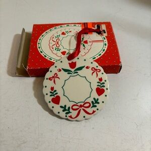 🛍️3/$30 Vintage NIB Russ‎ ceramic Christmas holiday tree wreath ornament